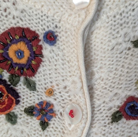Floral Embroidered Wool Sweater Cardigan - Size Large 🌸✨ - Picture 5 of 5